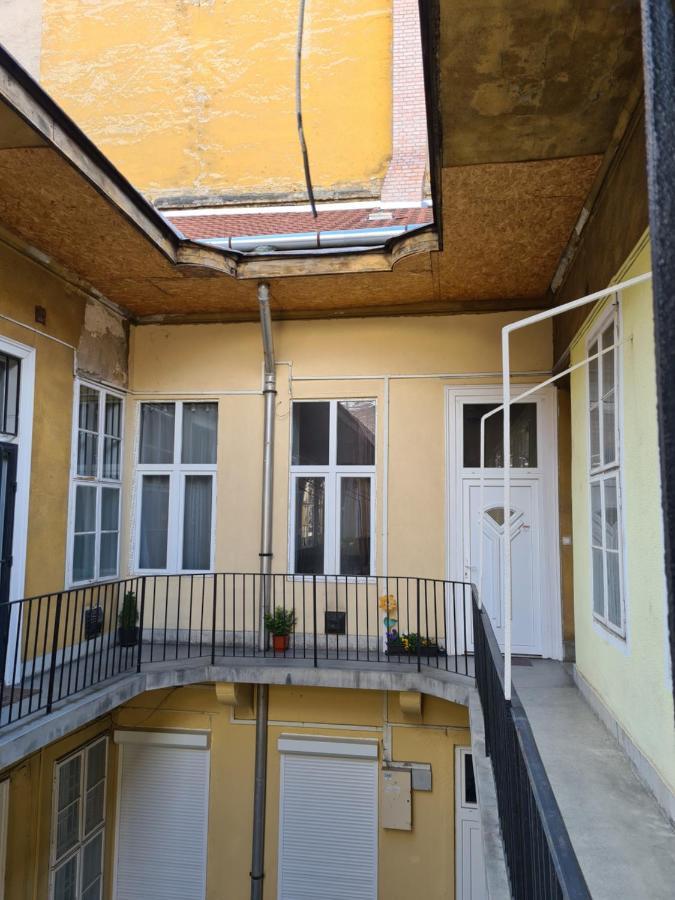 Feeling Home In The Heart Of Budapest Kültér fotó